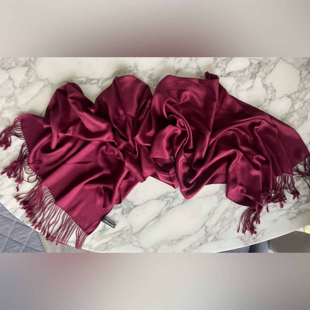 Elegant Burgundy Scarf (100% viscose) - Picture 2 of 5